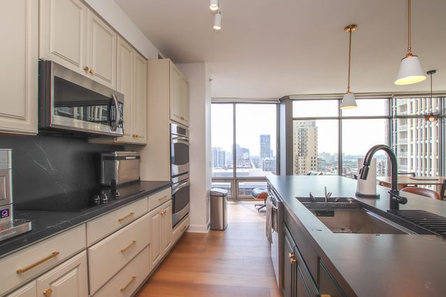 100 E 14TH Street 1706, Chicago, IL 60605