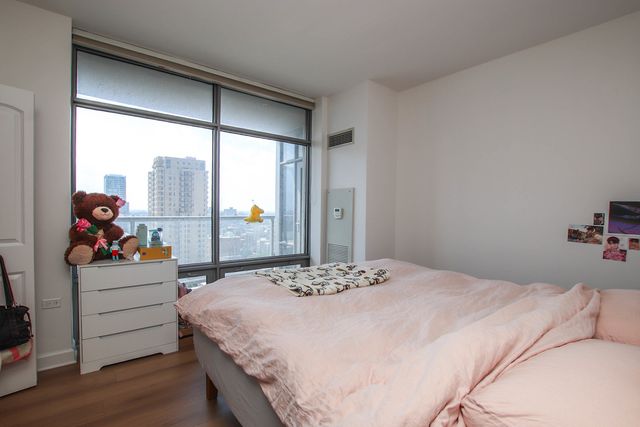 100 E 14TH Street 1706, Chicago, IL 60605