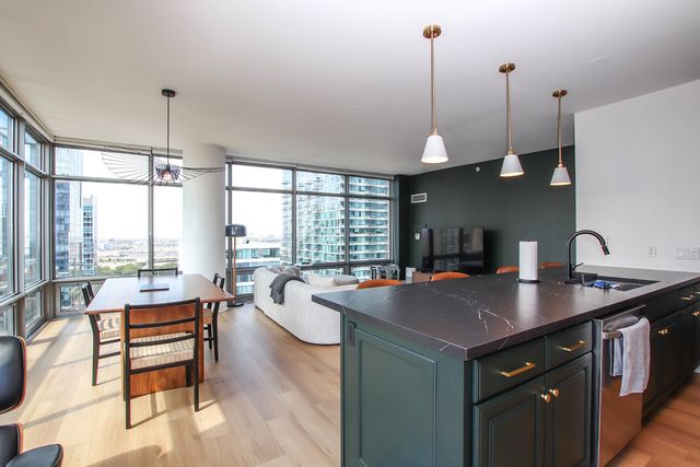 100 E 14TH Street 1706, Chicago, IL 60605
