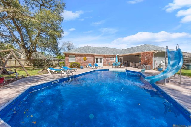 18120 Laura Lee Drive, Ponchatoula, LA 70454