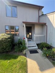 64 Kristee Circle 64, West Warwick, RI 02893