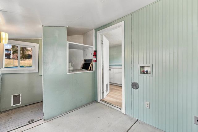 1226 W Alice Ave, Spokane, WA 99205