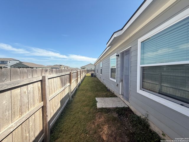 612-614 Heathers Way, Seguin, TX 78155