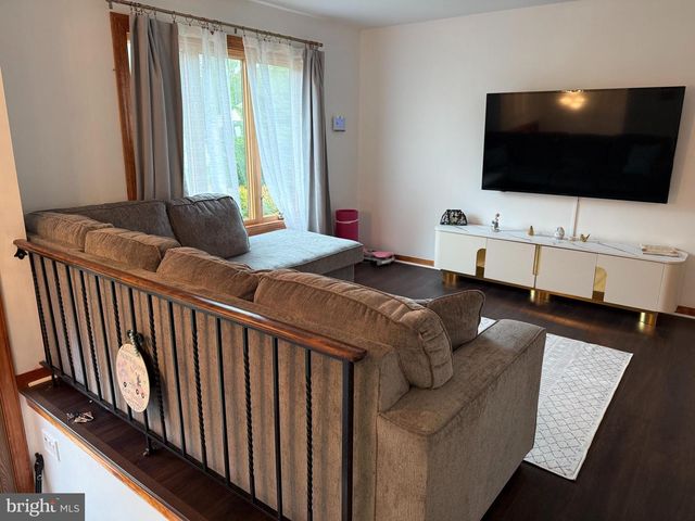 7 HANOVER PL, Sicklerville, NJ 08081