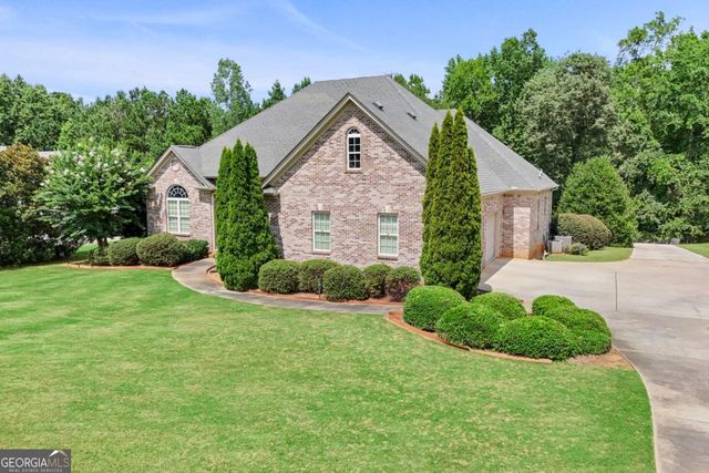 230 Hummingbird Court, Hampton, GA 30228