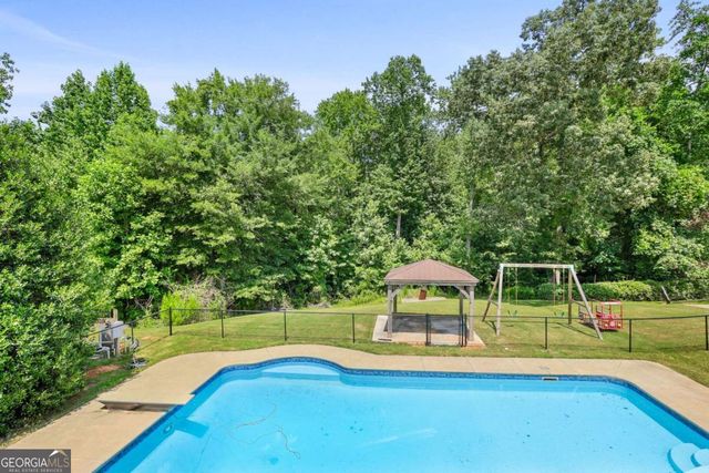 230 Hummingbird Court, Hampton, GA 30228