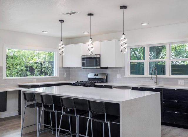 6702 Rockridge CT, Austin, TX 78744