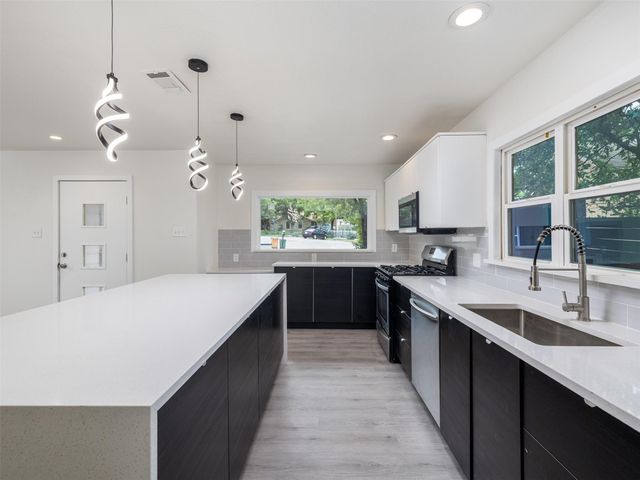 6702 Rockridge CT, Austin, TX 78744
