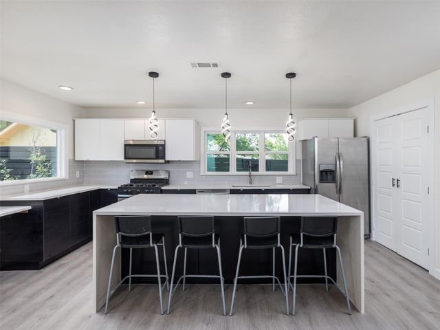 6702 Rockridge CT, Austin, TX 78744