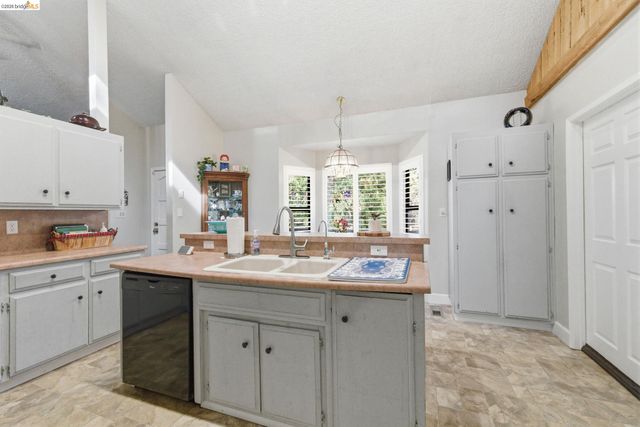 19376 Poplar Cir, Twain Harte, CA 95383