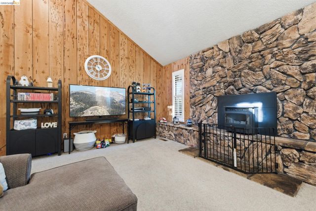 19376 Poplar Cir, Twain Harte, CA 95383