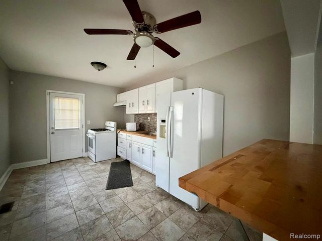 2396 Superior Street, Trenton, MI 48183