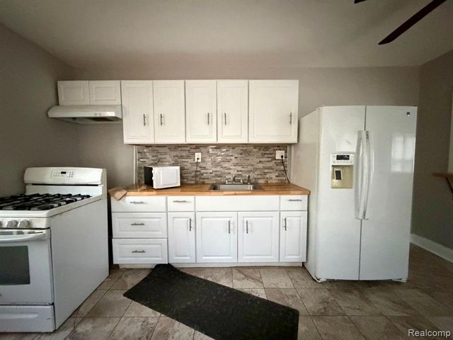 2396 Superior Street, Trenton, MI 48183