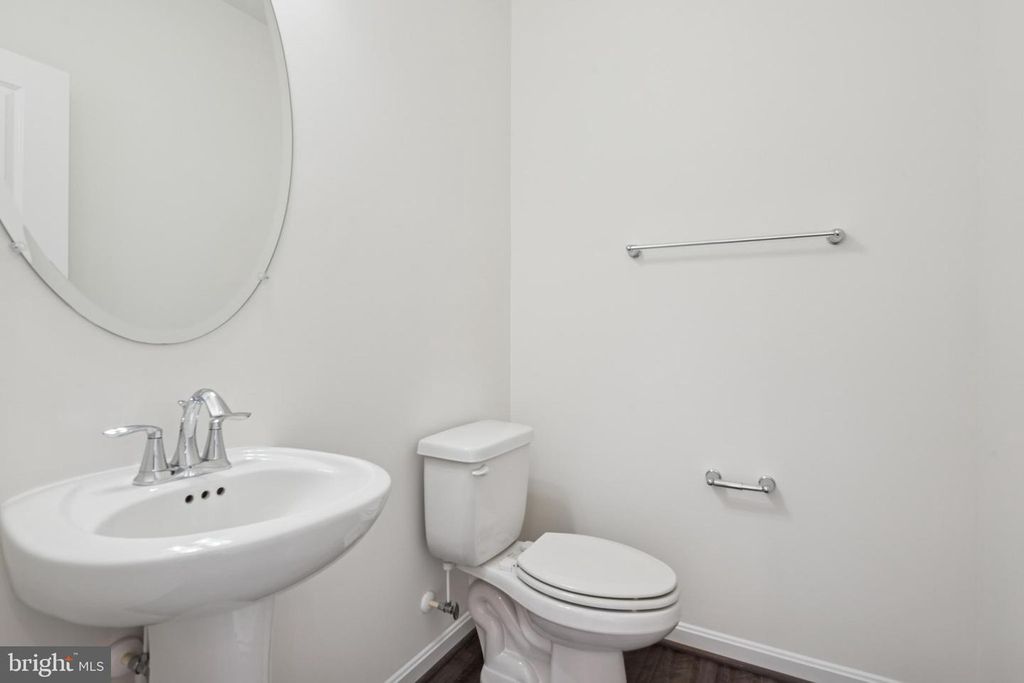 Image 10 of property listing at 7825 WOLF RUN LN, Severn, MD 21144
