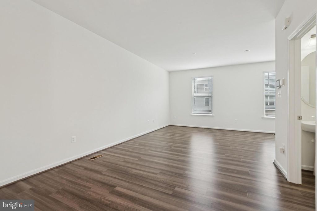 Image 12 of property listing at 7825 WOLF RUN LN, Severn, MD 21144