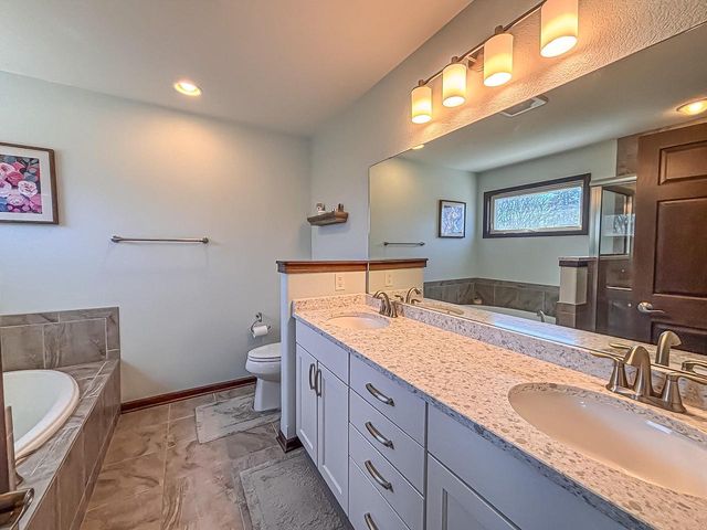 W275N358 Arrowhead TRAIL, Waukesha, WI 53188