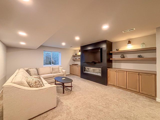 W275N358 Arrowhead TRAIL, Waukesha, WI 53188