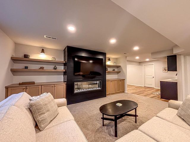 W275N358 Arrowhead TRAIL, Waukesha, WI 53188