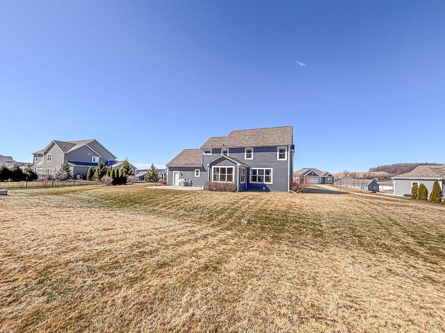 W275N358 Arrowhead TRAIL, Waukesha, WI 53188