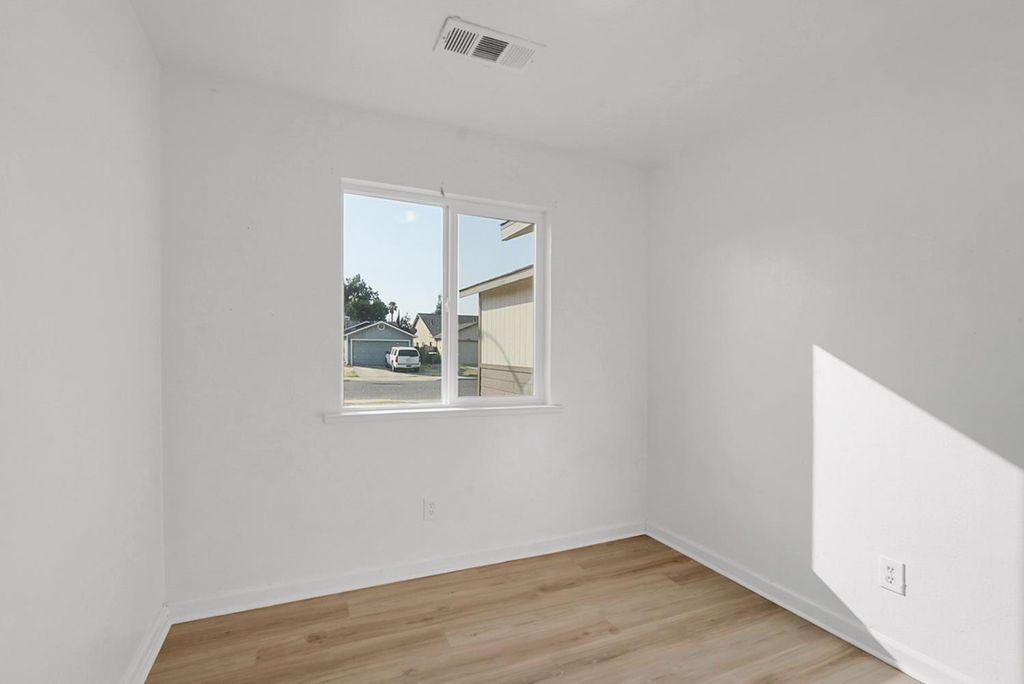 Image 10 of property listing at 2122 Harrison Court, Chowchilla, CA 93610