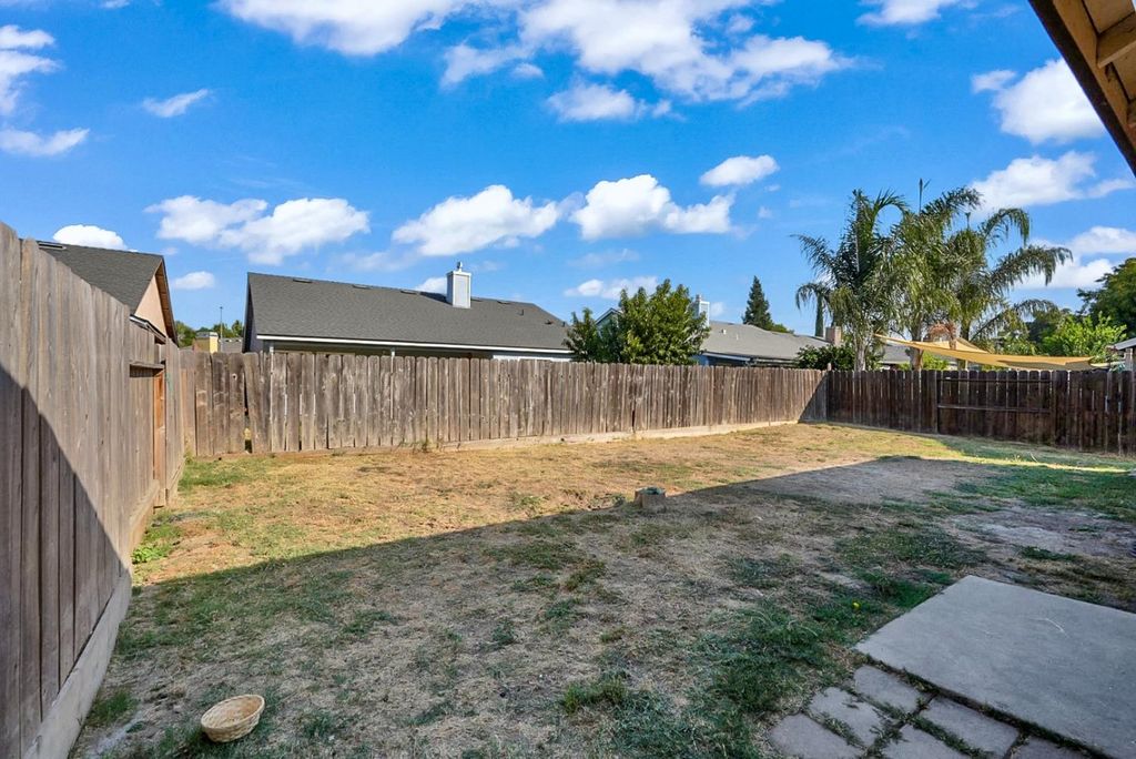 Image 11 of property listing at 2122 Harrison Court, Chowchilla, CA 93610