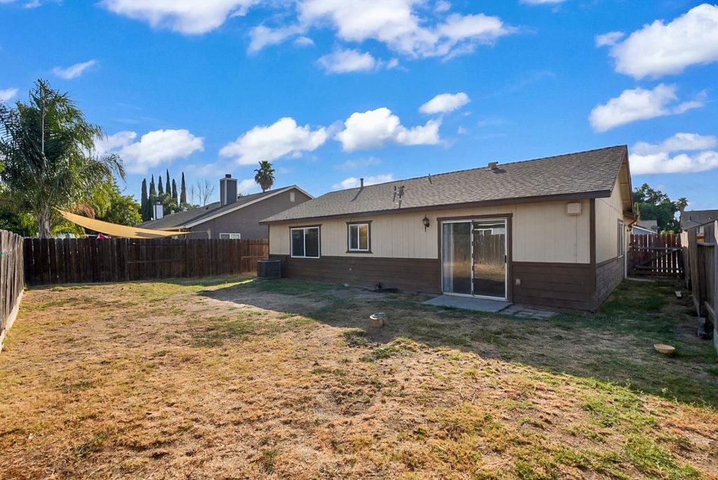 Image 12 of property listing at 2122 Harrison Court, Chowchilla, CA 93610