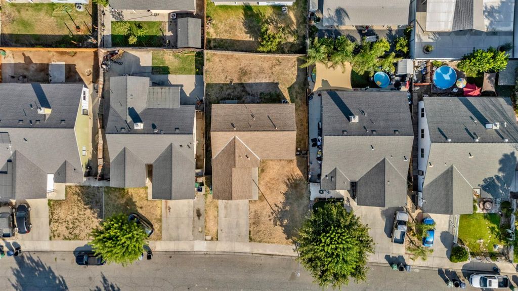 Image 15 of property listing at 2122 Harrison Court, Chowchilla, CA 93610
