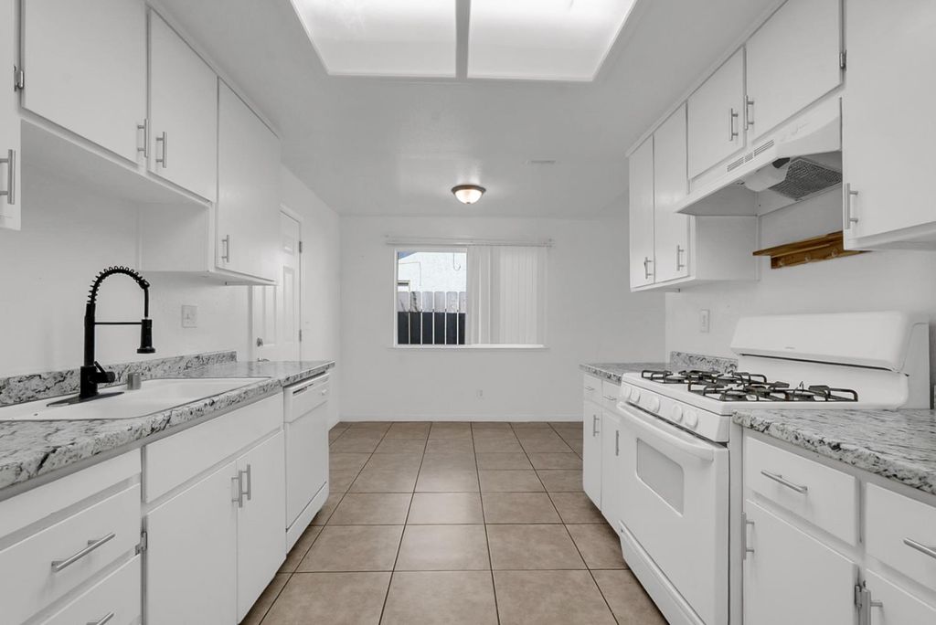 Image 2 of property listing at 2122 Harrison Court, Chowchilla, CA 93610
