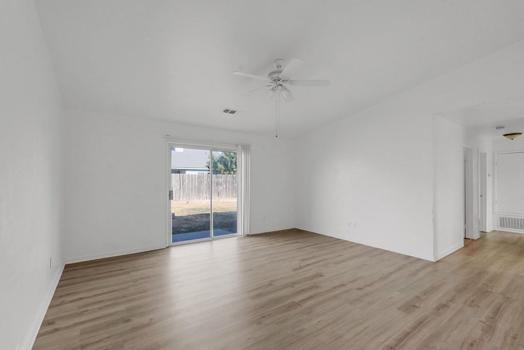 Image 3 of property listing at 2122 Harrison Court, Chowchilla, CA 93610