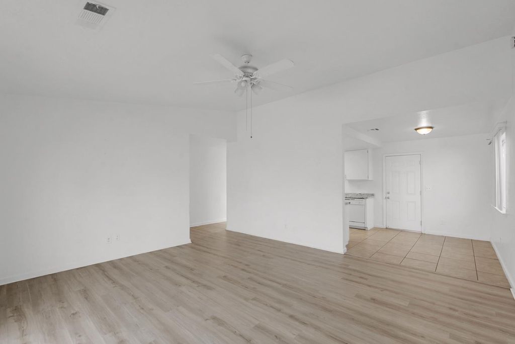 Image 4 of property listing at 2122 Harrison Court, Chowchilla, CA 93610