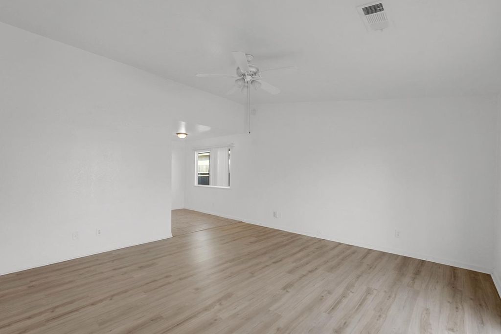 Image 5 of property listing at 2122 Harrison Court, Chowchilla, CA 93610