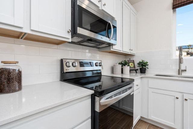 6556 E Cresthaven Drive, Fresno, CA 93727