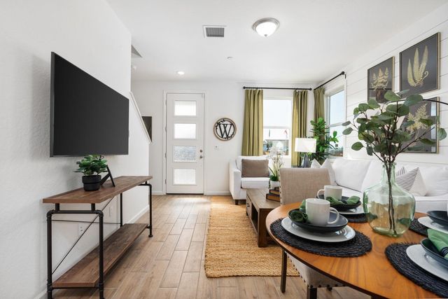 6556 E Cresthaven Drive, Fresno, CA 93727