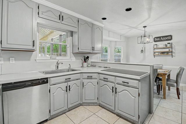 9917 Shore Drive, Soddy Daisy, TN 37379
