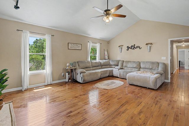9917 Shore Drive, Soddy Daisy, TN 37379