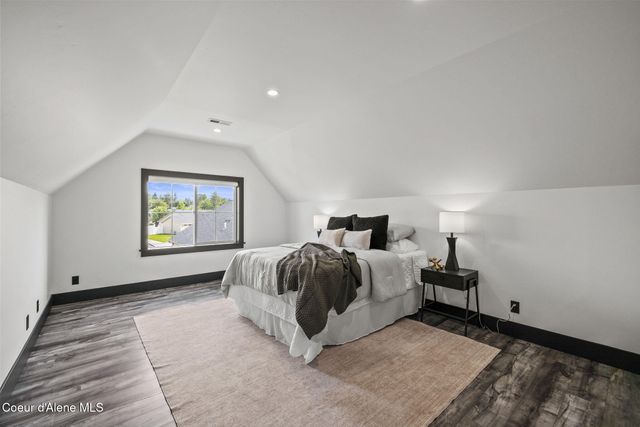 898 W WAYWARD CIR, Post Falls, ID 83854
