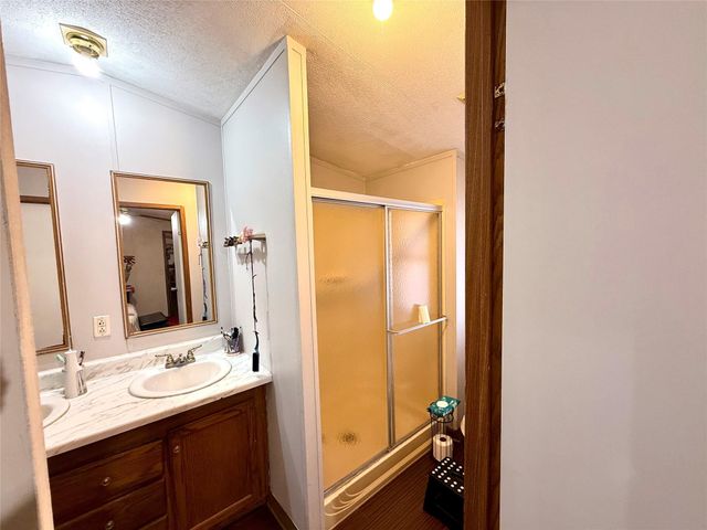 685 Fox LN, Lockhart, TX 78644