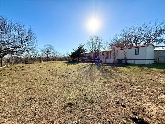 685 Fox LN, Lockhart, TX 78644