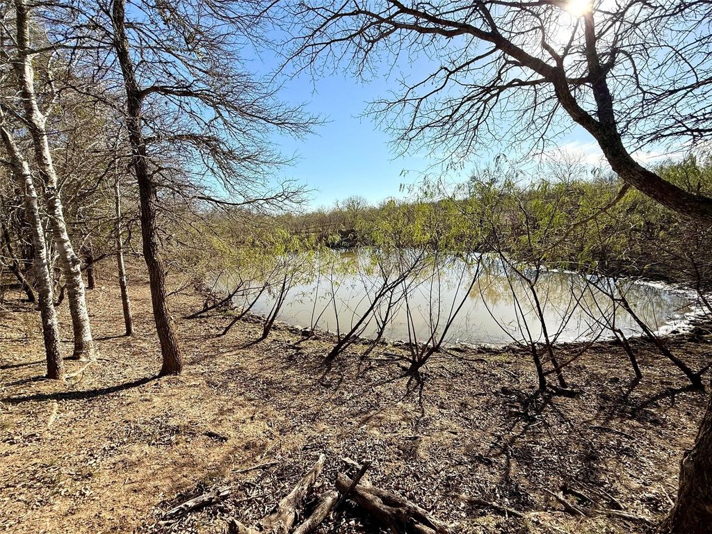 685 Fox LN, Lockhart, TX 78644