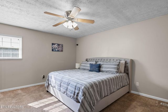 1129 Melton Hill Circle, Clinton, TN 37716
