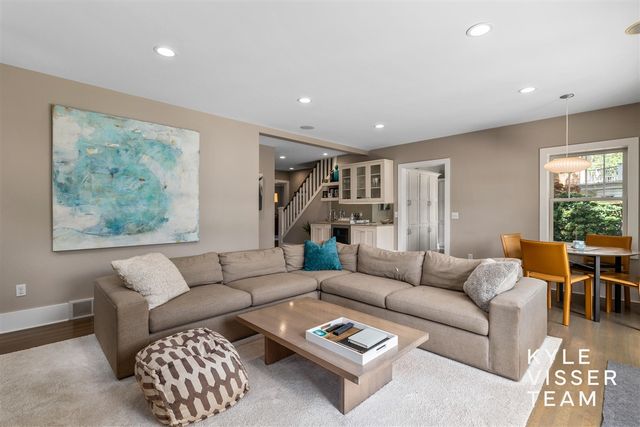 964 Pinecrest Avenue, East Grand Rapids, MI 49506