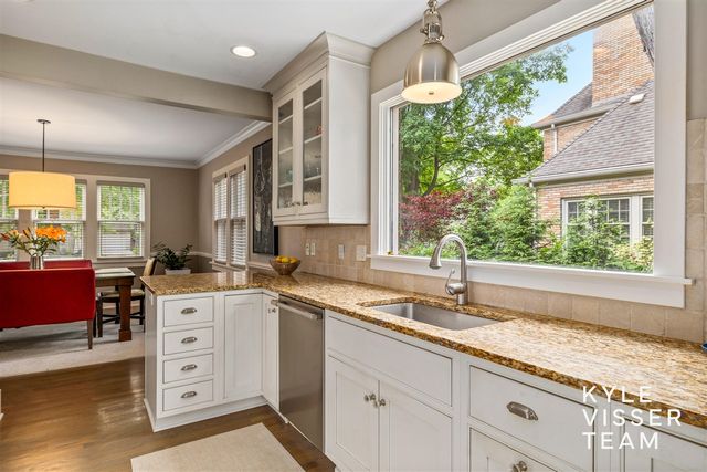 964 Pinecrest Avenue, East Grand Rapids, MI 49506