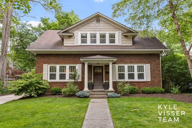 964 Pinecrest Avenue, East Grand Rapids, MI 49506