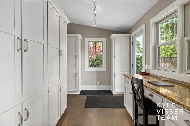 964 Pinecrest Avenue, East Grand Rapids, MI 49506