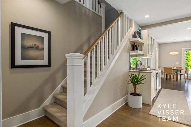 964 Pinecrest Avenue, East Grand Rapids, MI 49506