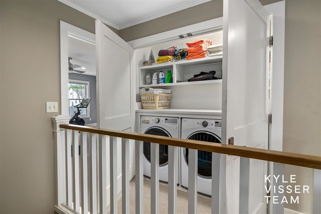 964 Pinecrest Avenue, East Grand Rapids, MI 49506