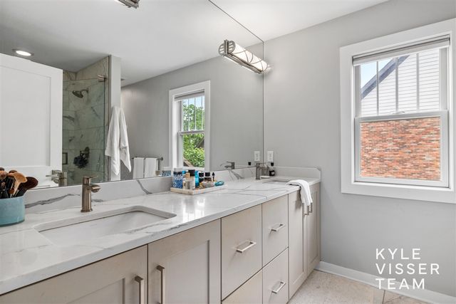 964 Pinecrest Avenue, East Grand Rapids, MI 49506