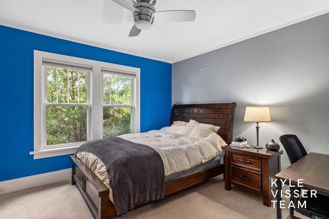 964 Pinecrest Avenue, East Grand Rapids, MI 49506