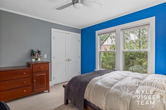 964 Pinecrest Avenue, East Grand Rapids, MI 49506