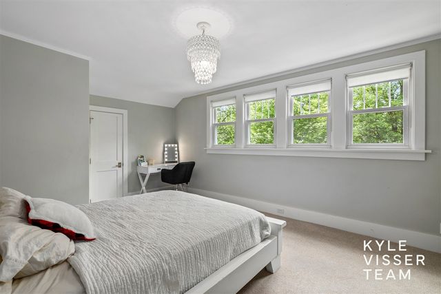 964 Pinecrest Avenue, East Grand Rapids, MI 49506